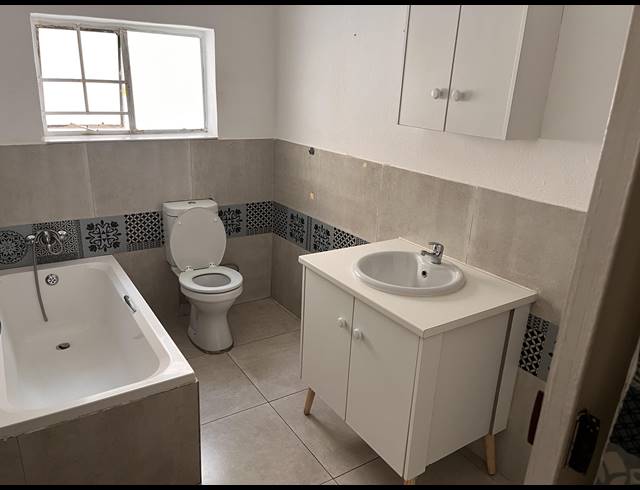 2 BEDROOM APARTMENT FOR SALE IN FLORIDA LAKE